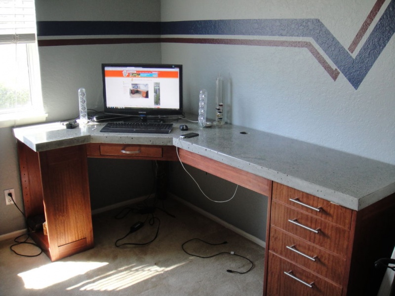 polished concrete desk (via instructables)
