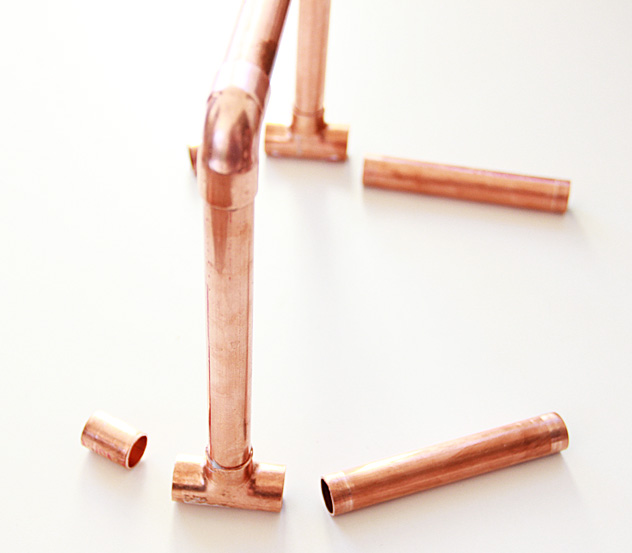 Picture Of industrial diy copper pipe ipad holder  5