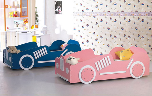 A nice idea of two similar beds in different colors for a boy/girl room.
