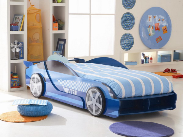 Its great when kid's room design match the bed.