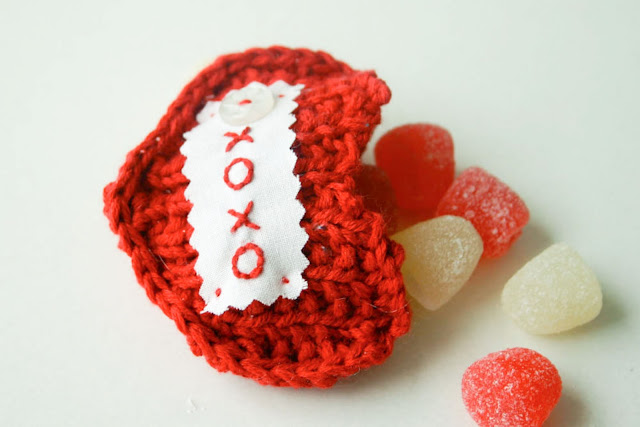 DIY knit valentines (via flaxandtwine)