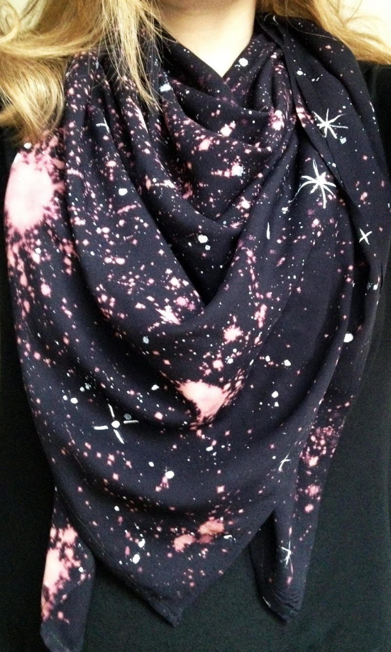space patterned scarf