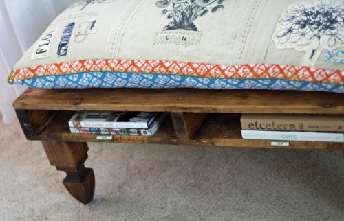 pallet bench with built-in storage (via shelterness)