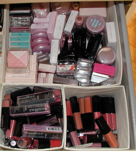 Makeup Storage In Drawer Compartments