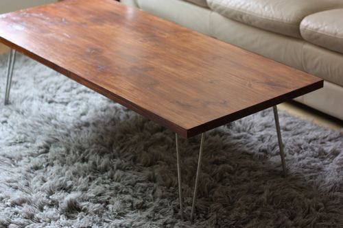 mid-century coffee table (via shelterness)