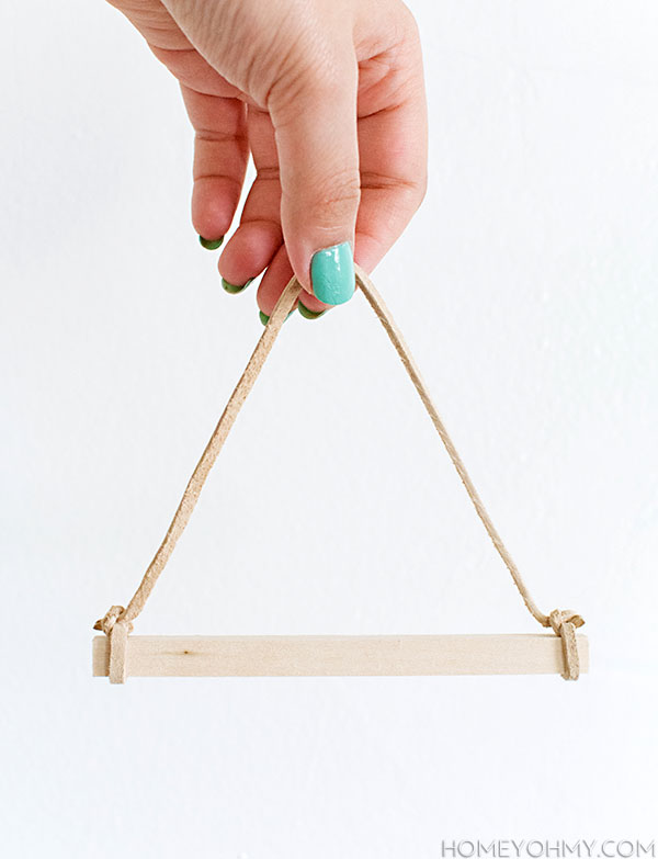 Picture Of minimalist and easy diy air plant hangers  4