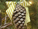 DIY Frosted Pinecone Ornament
