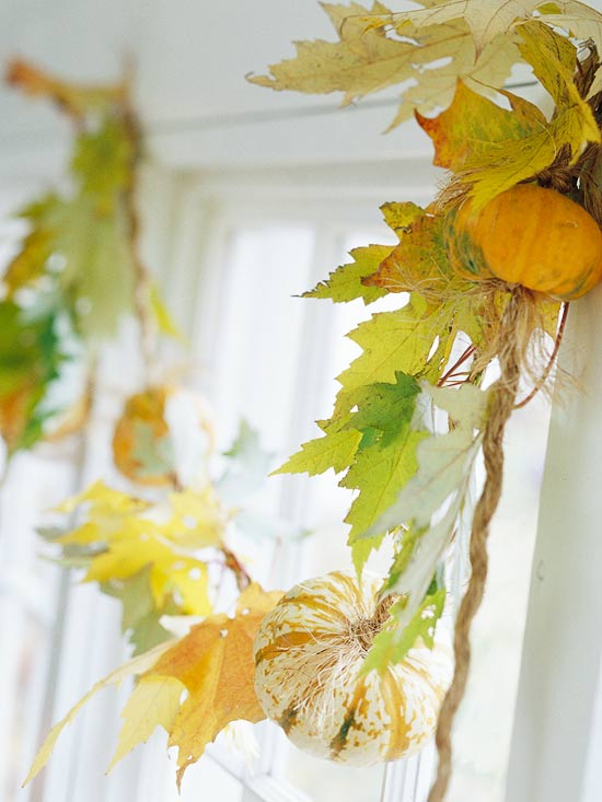 a natural leaf and pumpkin Thanksgiving garland is easy to make and it looks chic and cool, may be used in the fall, too