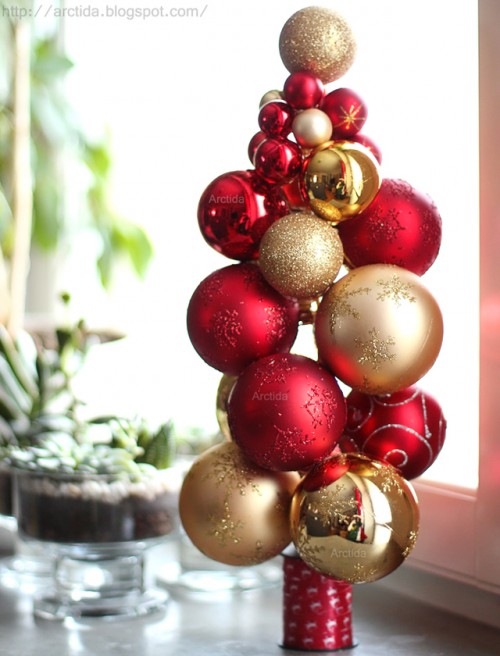 Christmas ornaments tree (via arctida)