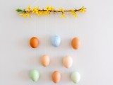 original-andcolorful-diy-easter-egg-wall-hanging-6