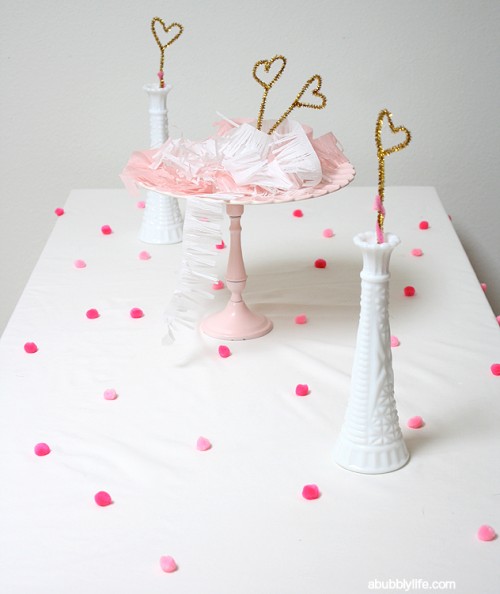 17 Pretty DIY Glam Tablecloths