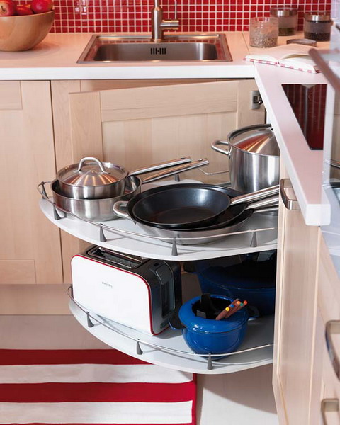 Pull out L-shaped kitchen cabinet is perfect solution from IKEA for easy access all these pans.
