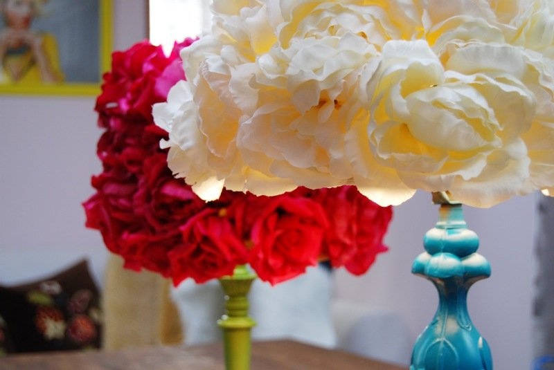 faux flowers lamp (via mrkate)
