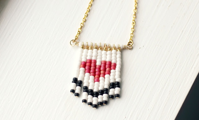DIY beaded heart necklace (via rebekahgough)