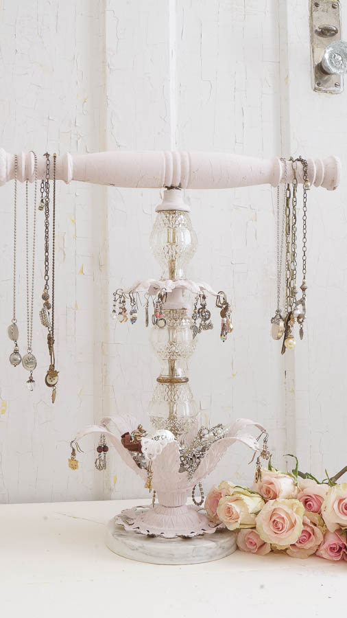 glass and wood jewelry holder (via whitelacecottage)