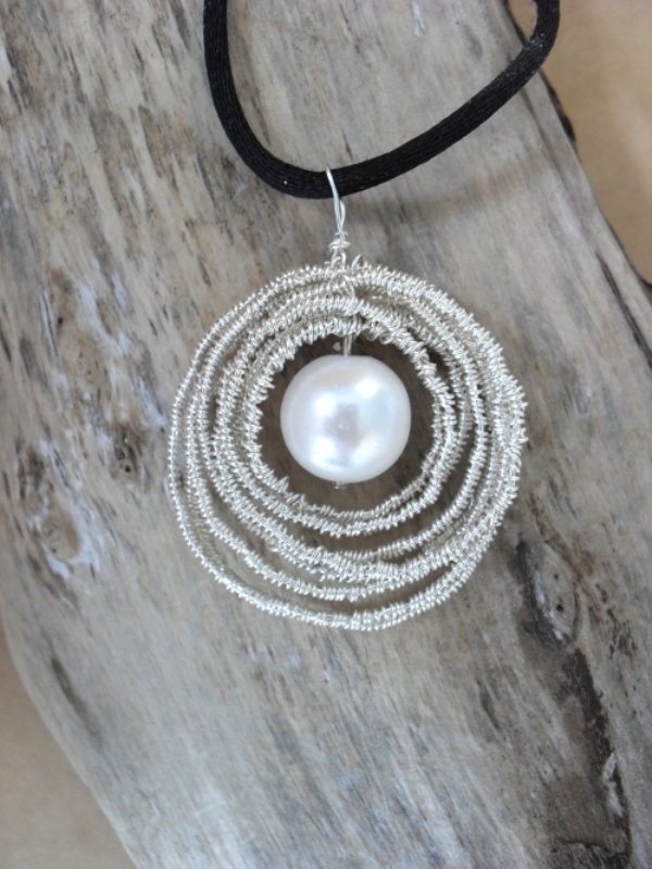 Romantic diy wire and pearl necklace  1