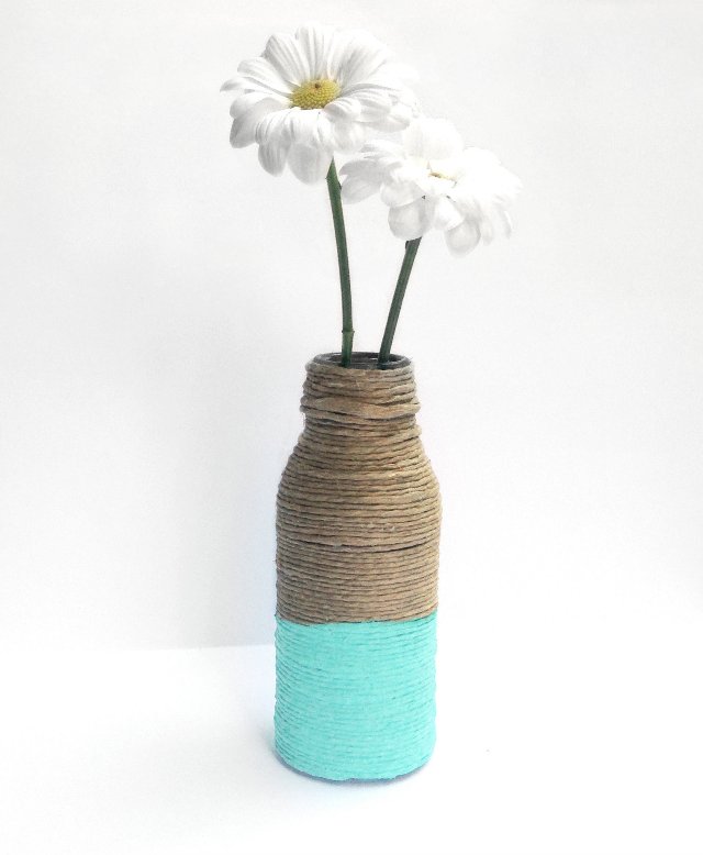 easy twine vases (via leideedellavale)