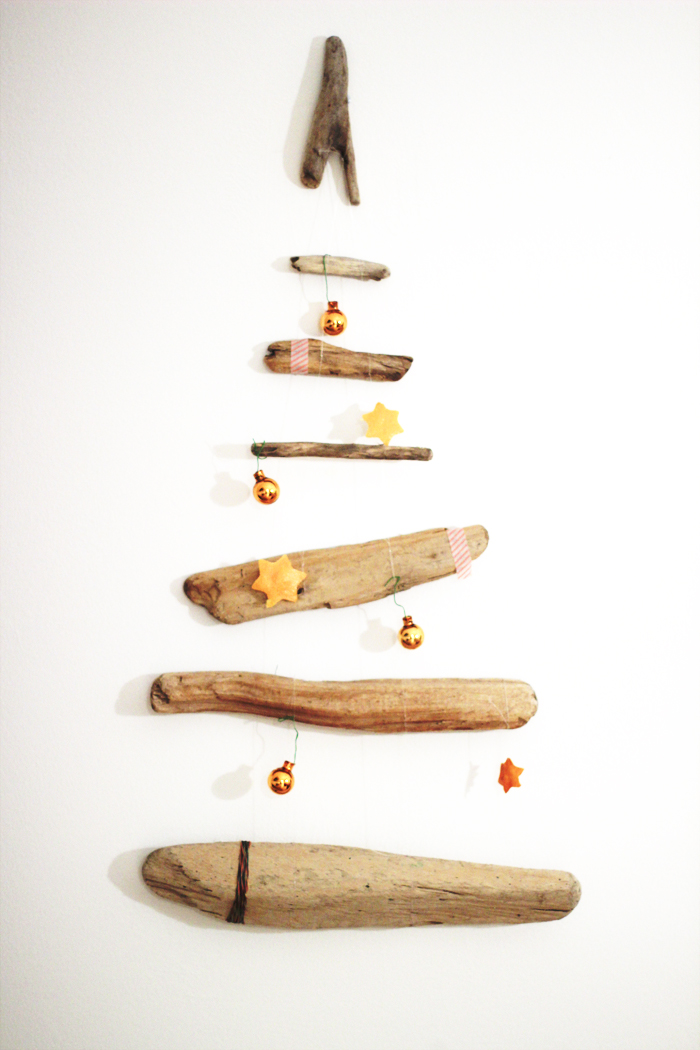 driftwood Christmas mobile (via look-what-i-made)