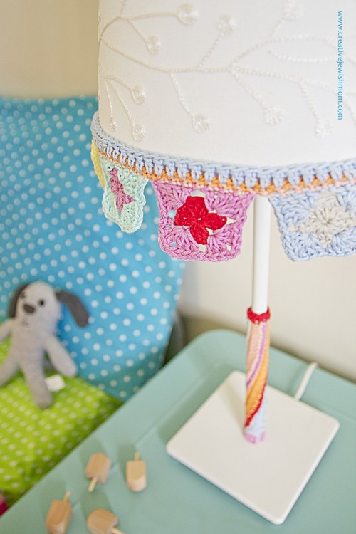 Simple DIY Crocheted Trim For Lampshade Makeover