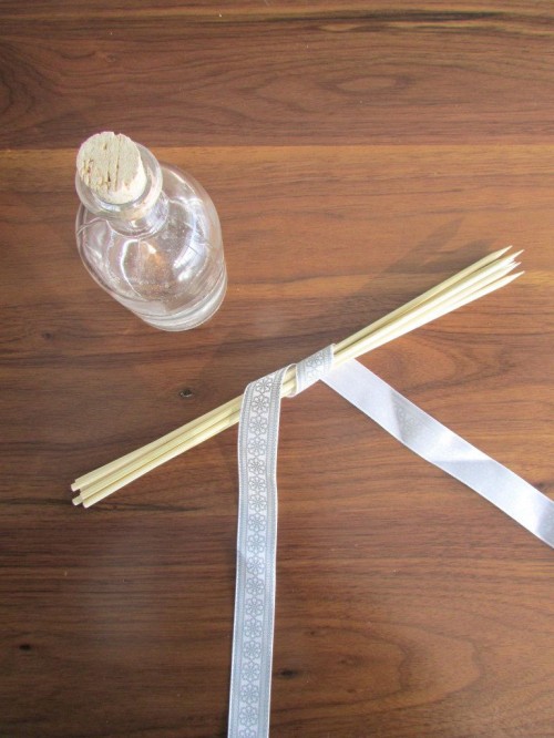 Simple DIY Essential Oil Reed Diffuser