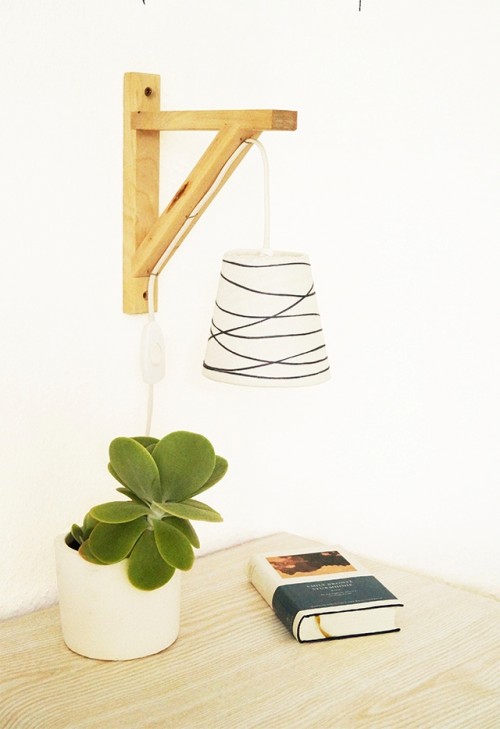 Simple DIY Gallows Wall Lamp To Make
