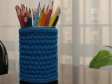 DIY knitted pencil holder