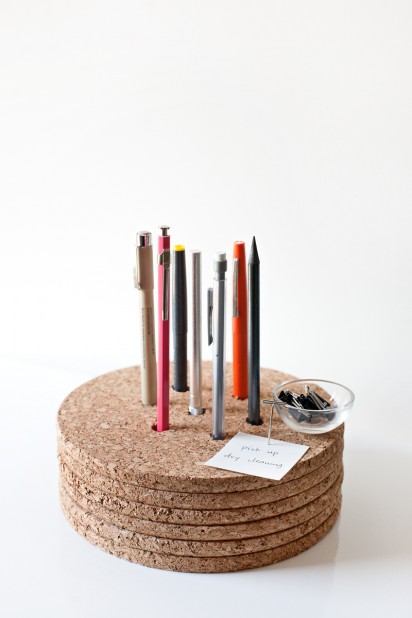DIY cork coasters pencil holder (via designformankind)