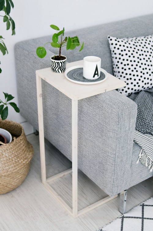 Simple DIY Sofa Caddie From Wooden Planks