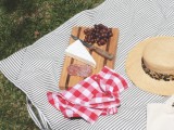 simple-diy-striped-picnic-blanket-2