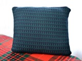simple-diy-sweater-throw-pillows-4