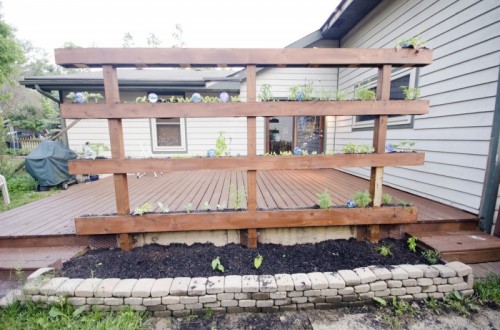 Simple DIY Vertical Garden As Part Of The Terrace