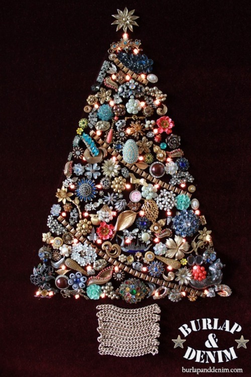 costume jewelry Christmas tree (via burlapanddenim)