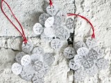 sparkly-diy-christmas-mosaic-ornaments-10