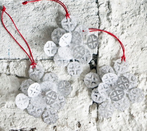 Sparkly DIY Christmas Mosaic Ornaments