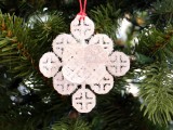 sparkly-diy-christmas-mosaic-ornaments-11