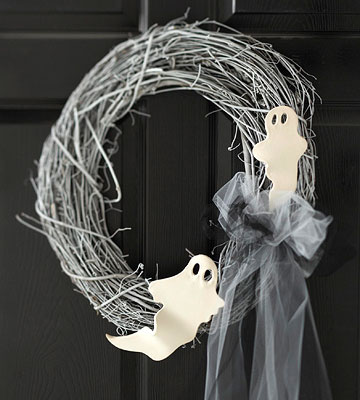 Spooky Ghost Halloween Wreath