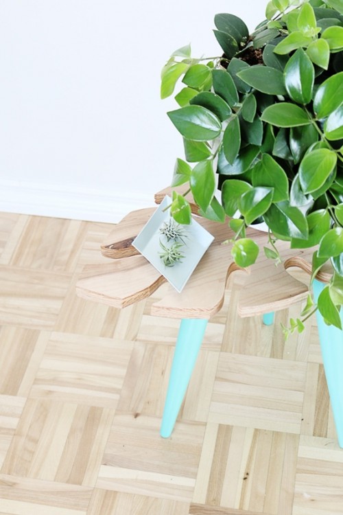 Stylish DIY Tropical Leaf Side Table