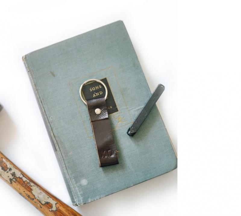 Picture Of stylish yet simple diy leather key ring  4
