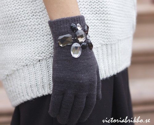 embellished gloves (via victoriabrikho)