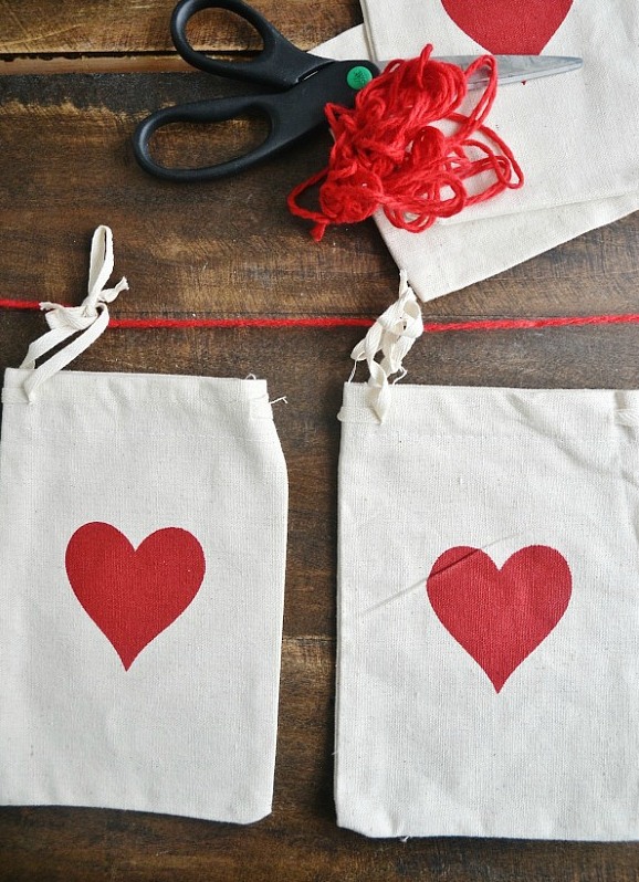 Picture Of super easy diy valentines day garland  4