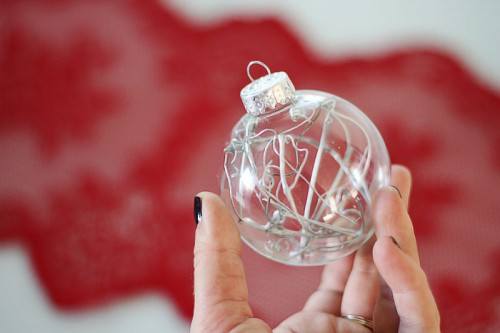 minimalist silver Christmas ornaments (via shelterness)