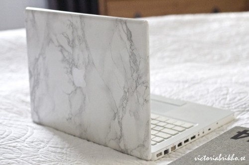 marble laptop (via shelterness)