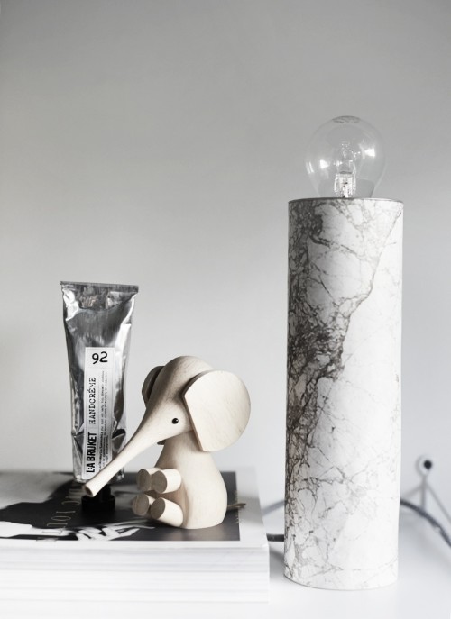 marble table lamp (via shelterness)