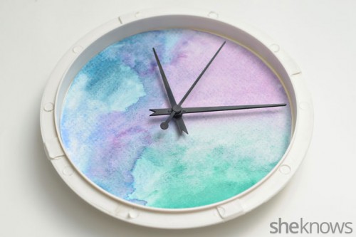 Trendy And Quick DIY Watercolor Clock