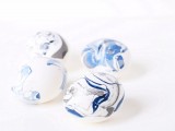trendy-diy-marble-easter-eggs-using-nail-polish-2