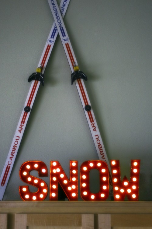 snow marquee sign (via lexiloujewels)