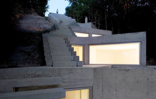 Unique Contemporary Concrete Home That Reminds Giant Steps