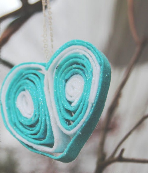 Valentine’s Day DIY Felt Hearts To Decorate Your Home
