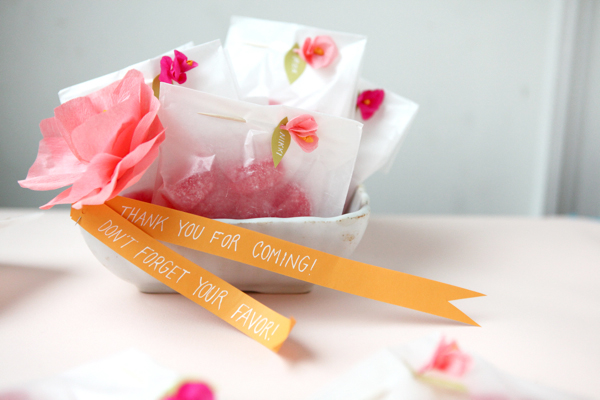 DIY mini crepe paper flowers (via ohhappyday)