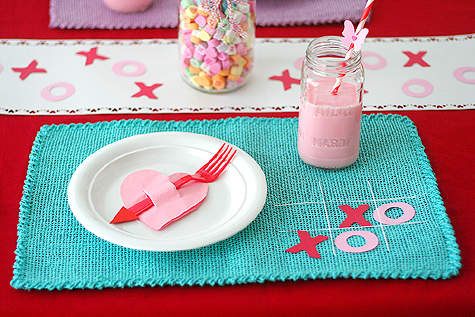 Valentine's Day table setting (via lisastorms)